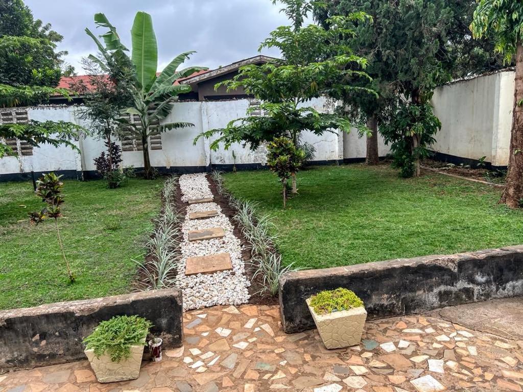 The Lion King Homestay Moshi Buitenkant foto