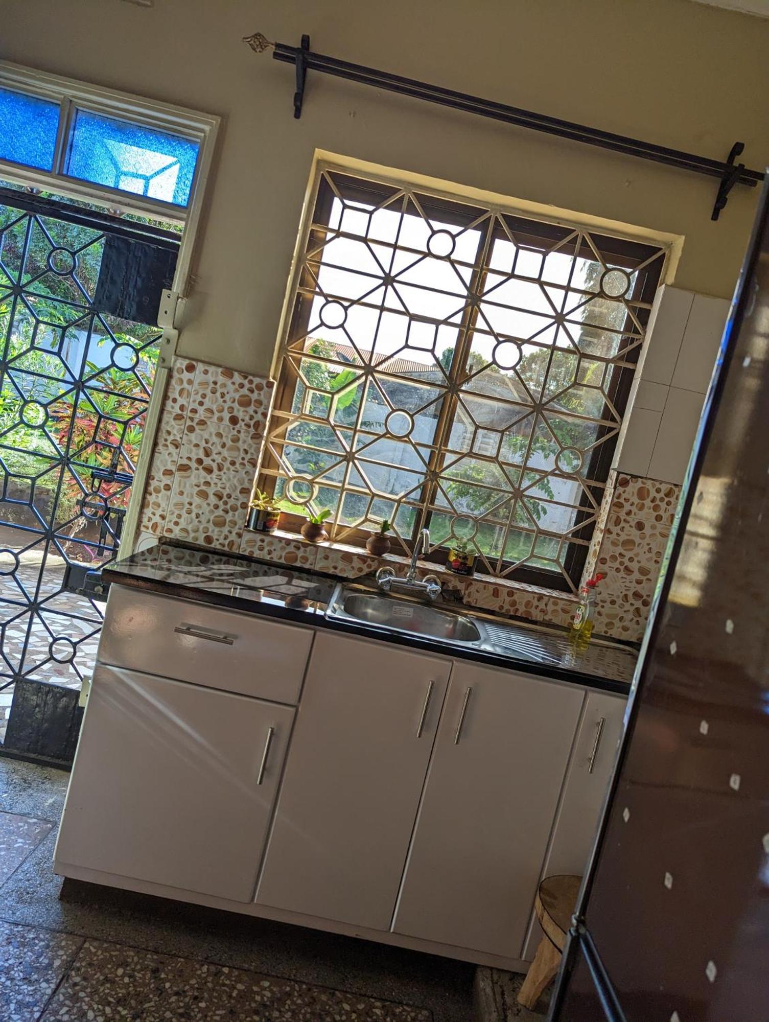 The Lion King Homestay Moshi Buitenkant foto