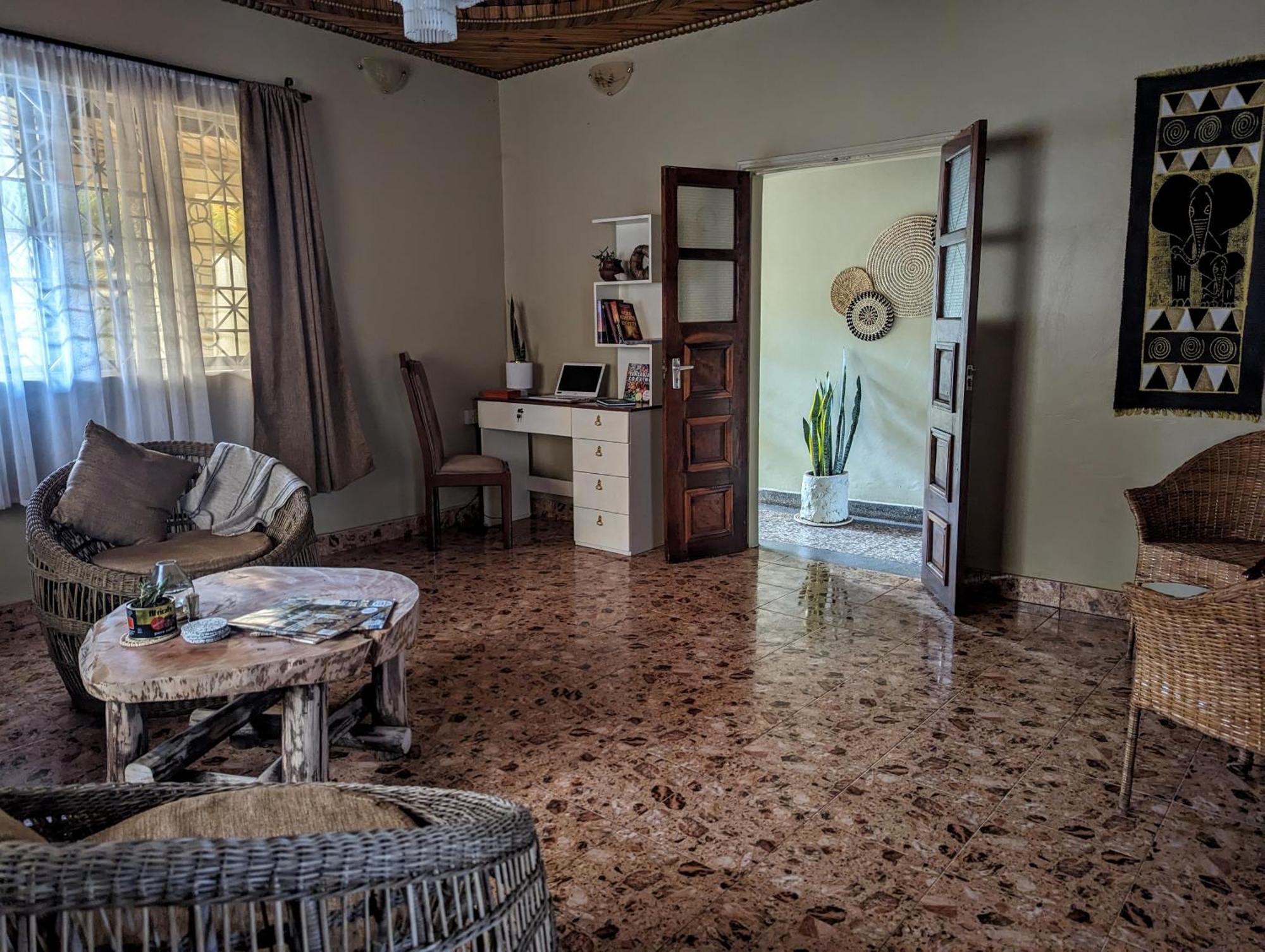 The Lion King Homestay Moshi Buitenkant foto